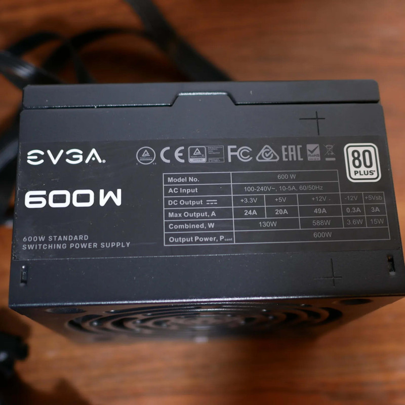 منبع تغذیه کامپیوتر ایی وی جی ای مدل WHITE 600 W1