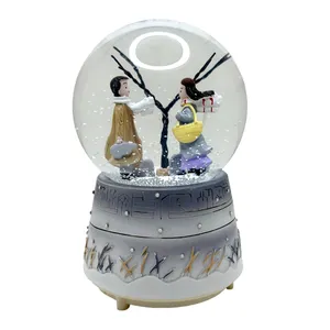 گوی موزیکال مدل Winter love کد B4122