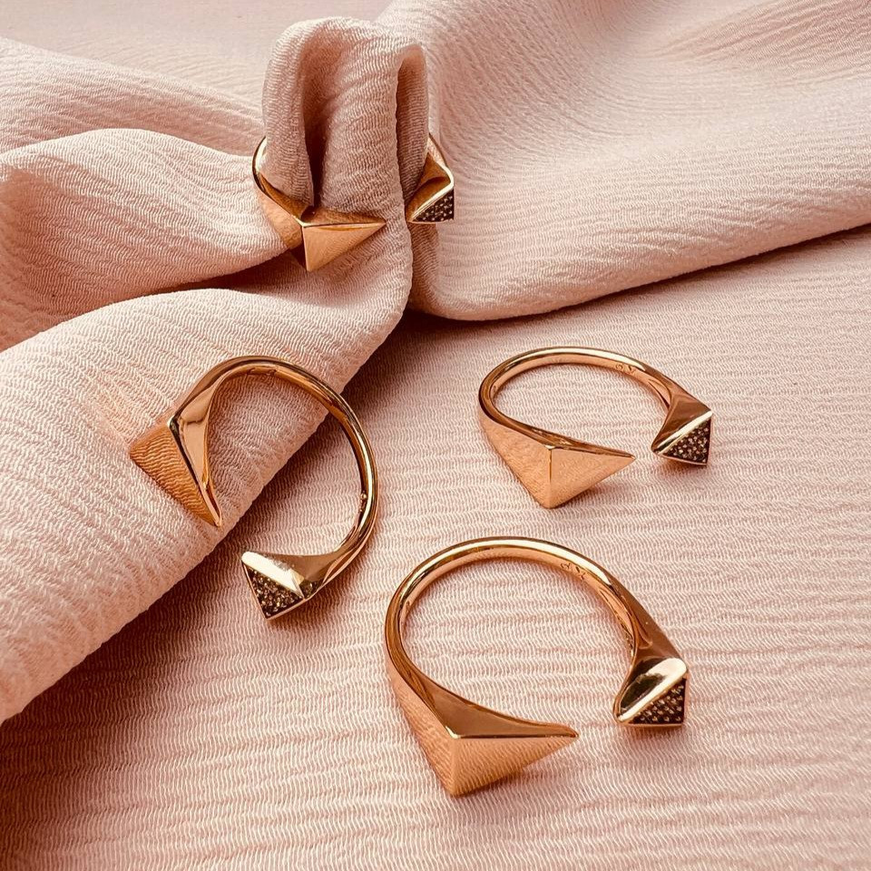 انگشتر زنانه مدل مثلثی انگشتر زنانه مدل مثلثی