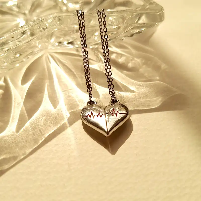 گردنبند مدل ضربان قلب مکمل مگنتی بسته دو عددی