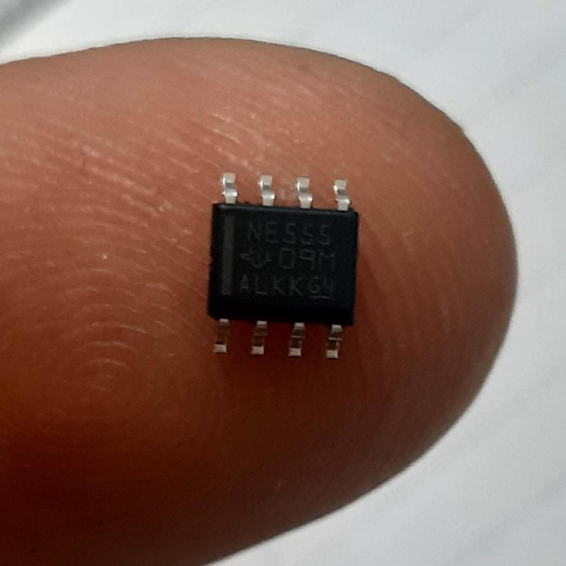 آی سی مدل NE555 SMD بسته 10 عددی آی سی مدل NE555 SMD بسته 10 عددی