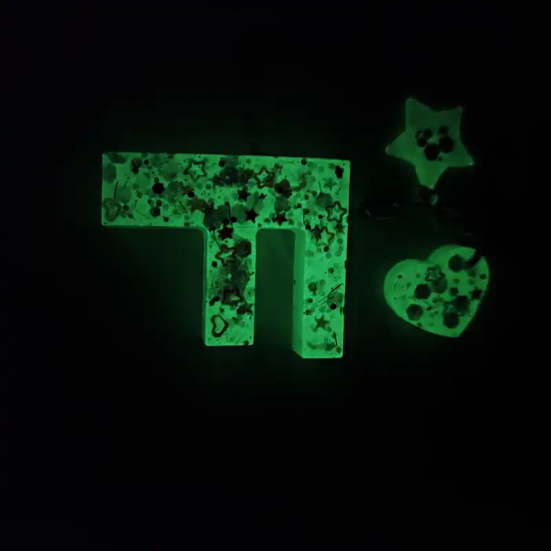 جاکلیدی رزینی مدل شبرنگ حرف f