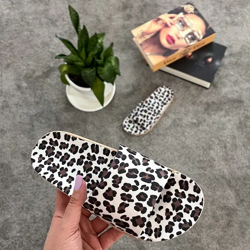 دمپایی زنانه پاپا مدل WH.2781