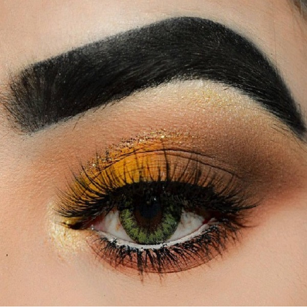 لنز چشم بلا مدل 017 رنگ سبز پسته ای دور مشکی