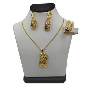 نیم ست طلا 18 عیار زنانه مدل ریناس