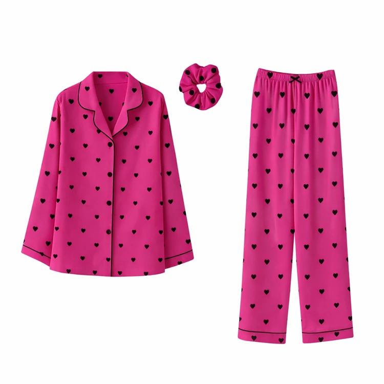 لباس خواب زنانه مدل ساتن ابریشم طرح قلب به همراه کش مو