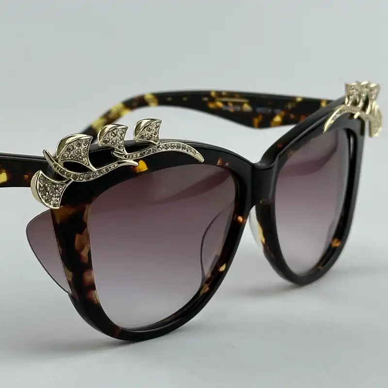 عینک آفتابی زنانه بولگاری مدل Bv8139B Br6