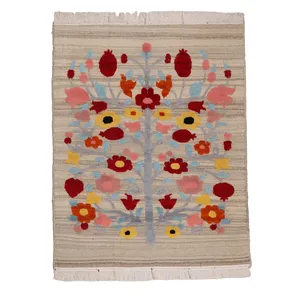 گلیم دستبافت سه متری مدل گل اناری کد 4040701 زمینه کرم