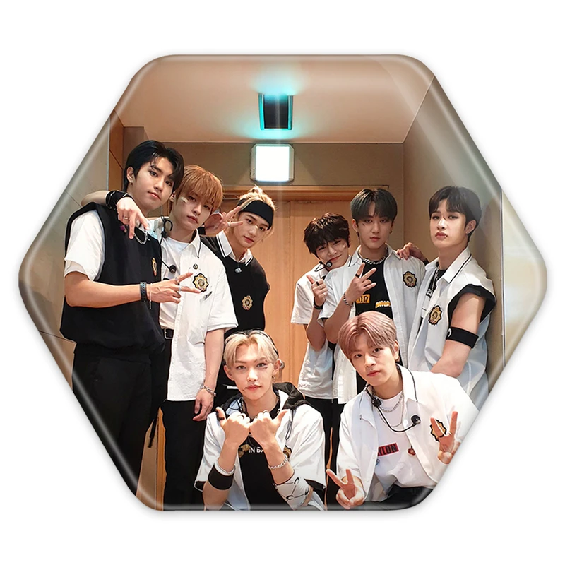 پیکسل خندالو طرح گروه استری کیدز Stray Kids مدل شش ضلعی کد 11849