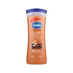 لوسیون بدن وازلین مدل Cocoa Glow حجم 400 میلی‌لیتر نرم کننده و آبرسان پوست خشک و حساس با عصاره کاکائو و شی باتر، حاوی ویتامین E، حفظ نرمی و لطافت پوست و جلوگیری از خشکی و خارش
