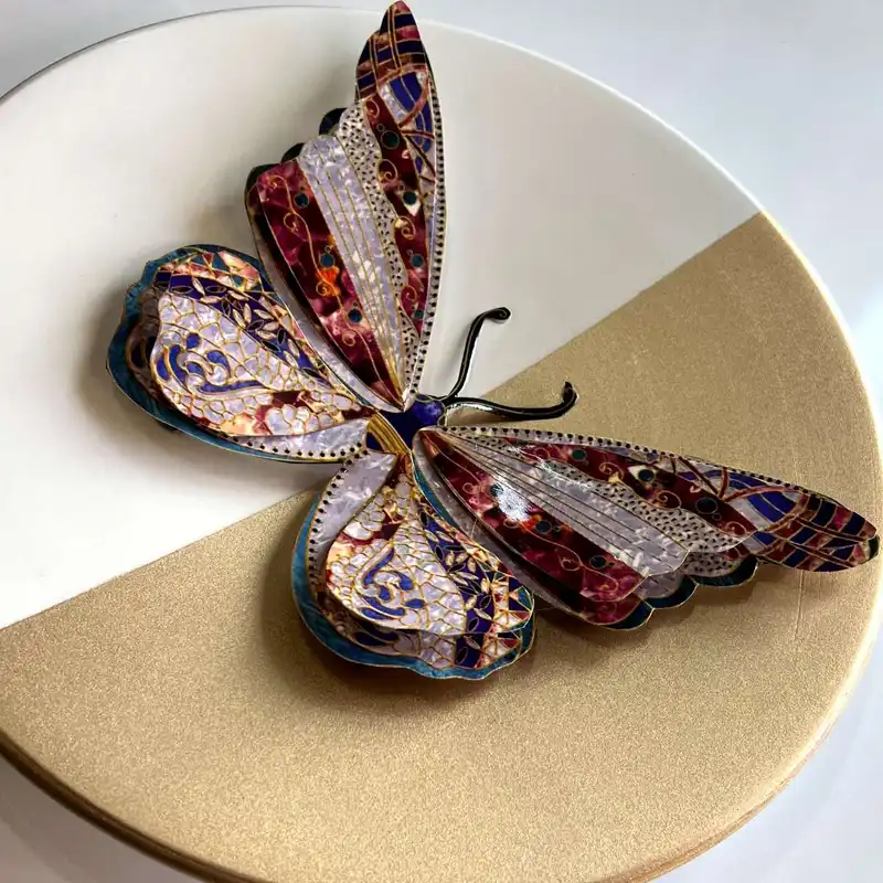 بشقاب دیوارکوب سرامیکی مدل برجسته پروانه