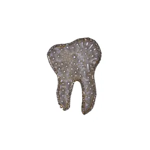 سنجاق سینه زنانه مدل دندان پزشکی 001