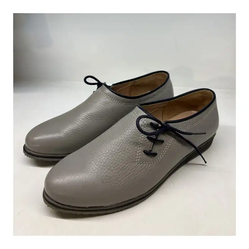 کفش روزمره زنانه سرزمین چرم مدل 1362 رنگ طوسی