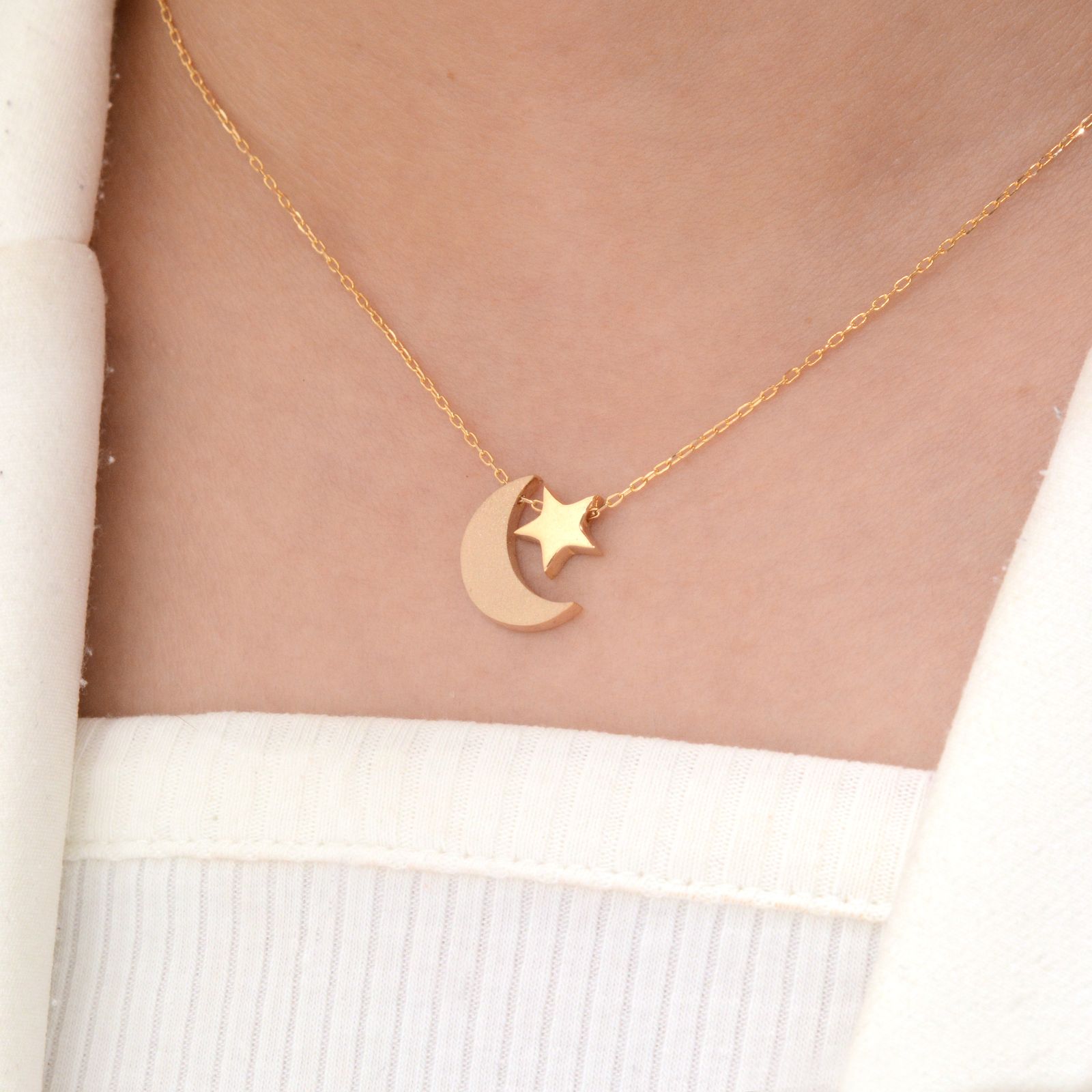 گردنبند طلا 18 عیار زنانه طلای مستجابی مدل ماه و ستاره کد 02 - - 3