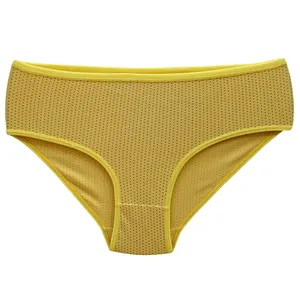 شورت زنانه مدل نخی دورو خال خالی رنگ زرد