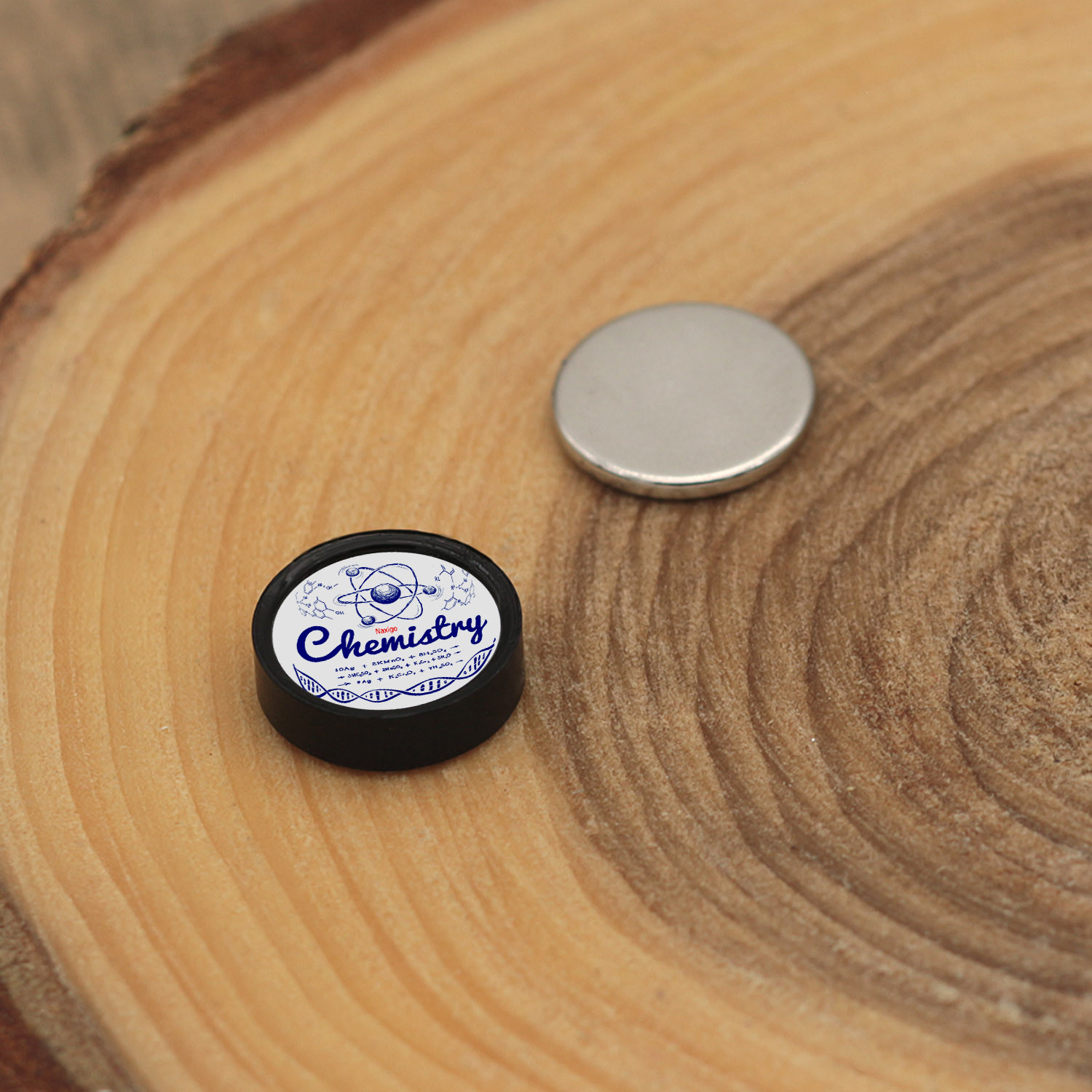 پیرسینگ گوش زنانه ناکسیگو مدل شب تاب طرح شیمی کد PM5890