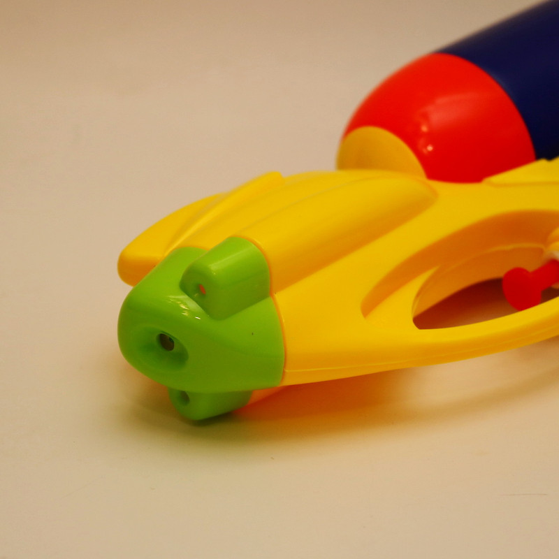 تفنگ آب پاش مدل مخزن دار