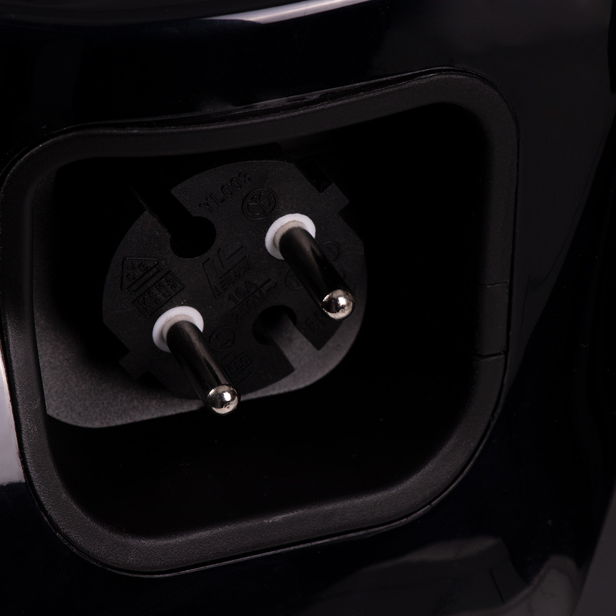 جاروبرقی روونتا مدل RQ3745TR