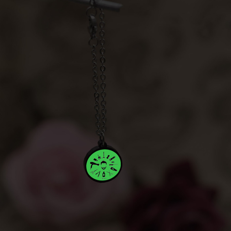 آویز ساعت زنانه ناکسیگو مدل شب تاب طرح آرایشگری کد AW8674 آویز ساعت زنانه ناکسیگو مدل شب تاب طرح آرایشگری کد AW8674