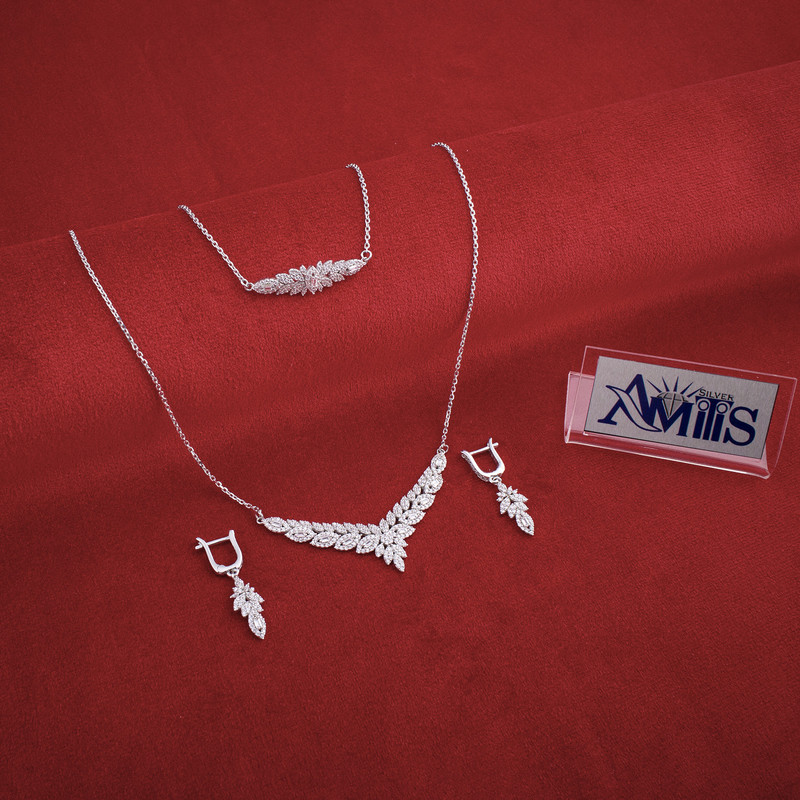 نیم ست نقره زنانه مدل برلیان امرالد نیم ست نقره زنانه مدل برلیان امرالد