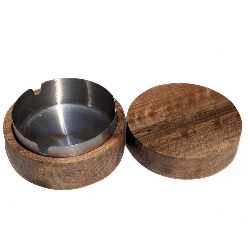 عکس شماره 5 : زیرسیگاری مدل کلاسیک چوبی