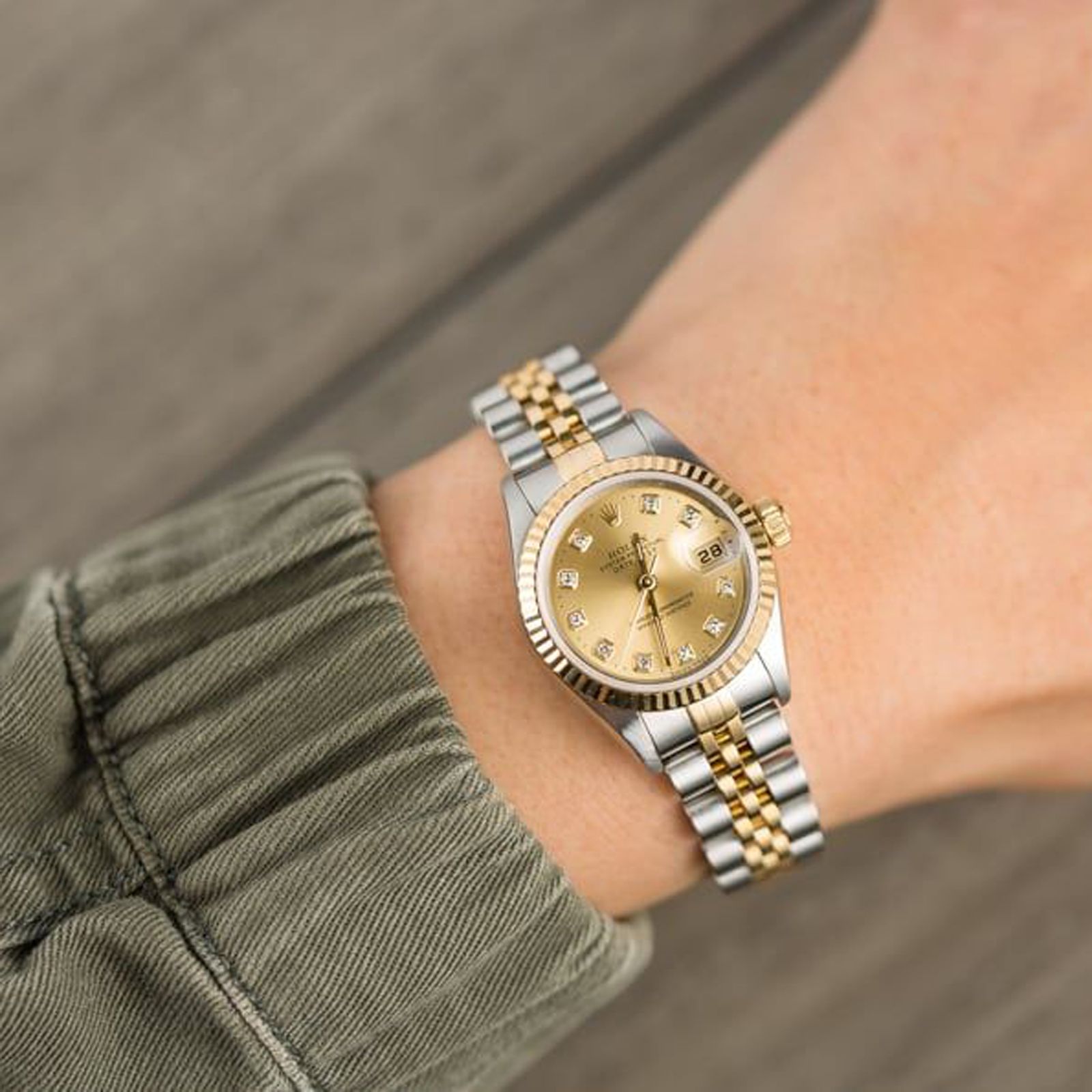 ساعت مچی عقربه ای زنانه مدل SGw111 Datejust -  - 2