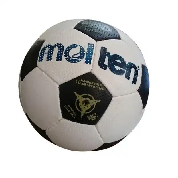 توپ فوتبال مدل چهل تیکه دوختی