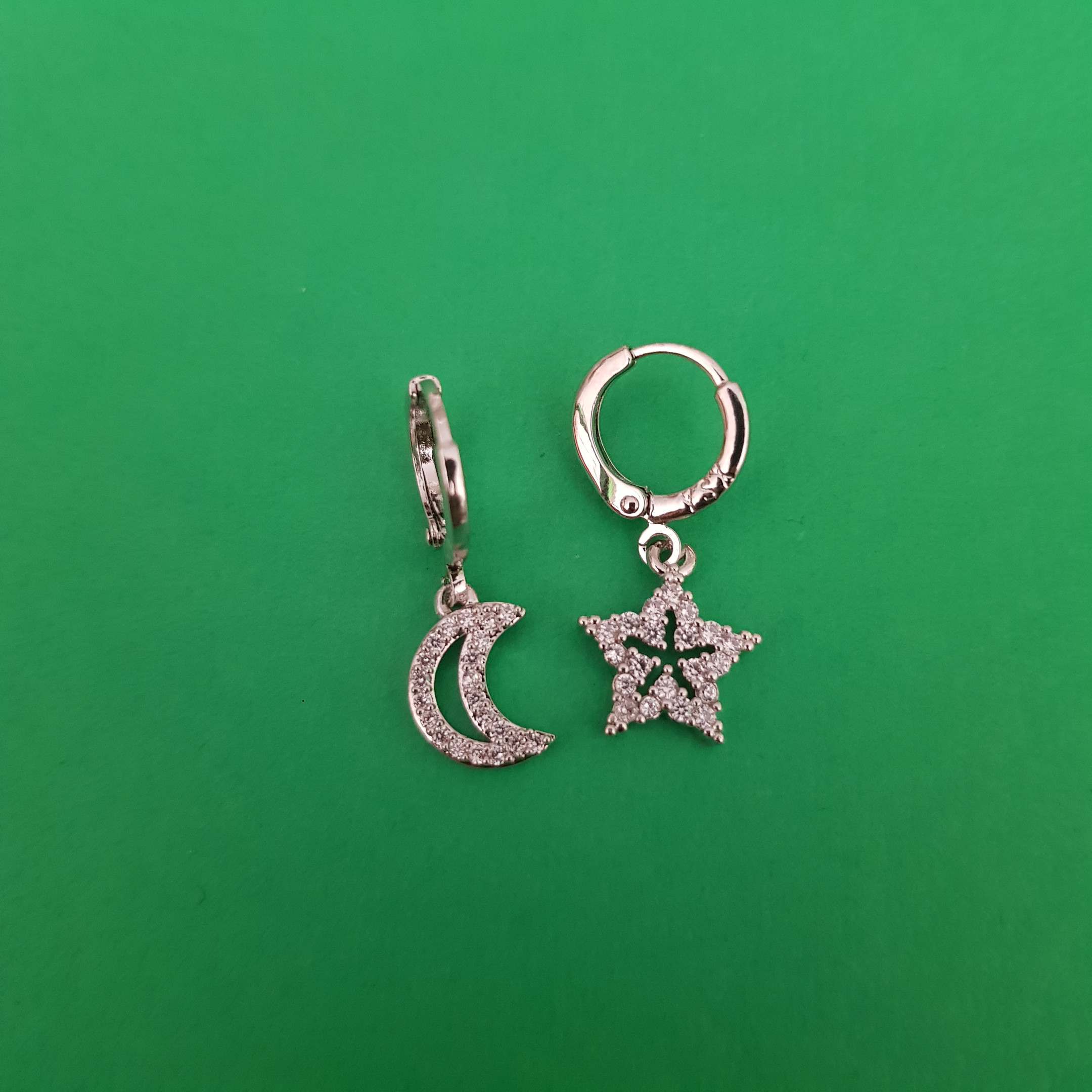 گوشواره زنانه وای اس ایکس مدل ماه و ستاره نگین تو خالی گوشواره زنانه وای اس ایکس مدل ماه و ستاره نگین تو خالی