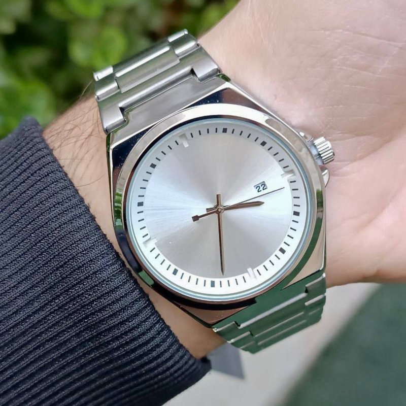 ساعت مچی عقربه‌ای مردانه کوارتز مدل کلاسیک بند استیل کد 1.1