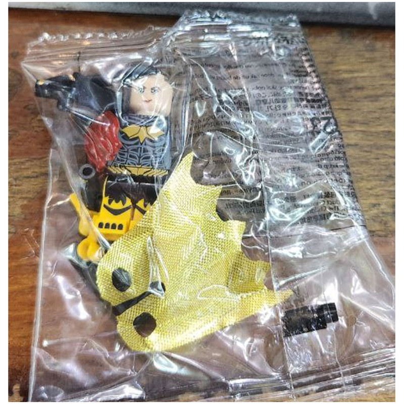 ساختنی مدل Bat Girl