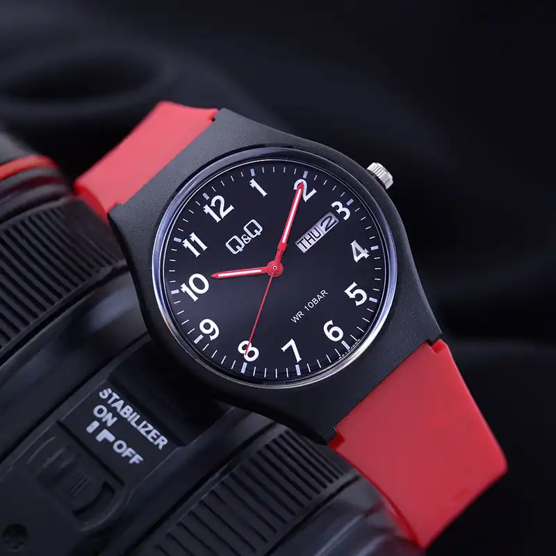 ساعت مچی عقربه ای کیو اند کیو مدل A212J009Y