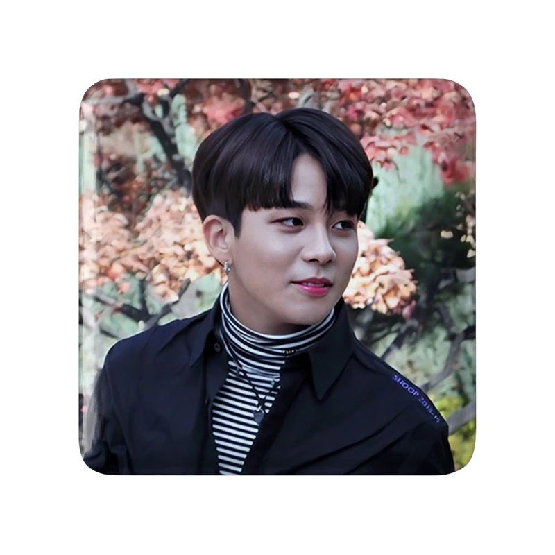 مگنت خندالو طرح جونگهو گروه ایتیز ATEEZ  مدل مربعی کد 21282