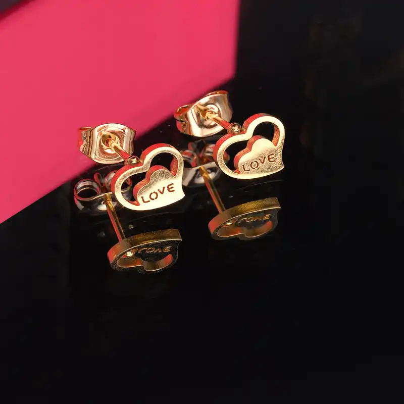 گوشواره زنانه ماصرم مدل LOVE کد ER2005