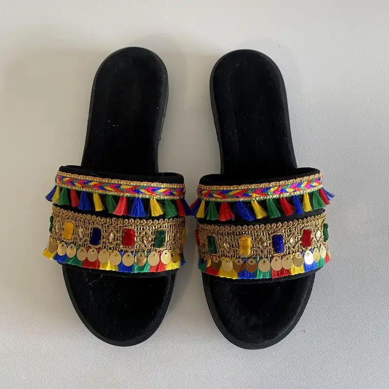 صندل زنانه مدل سوزندوزی