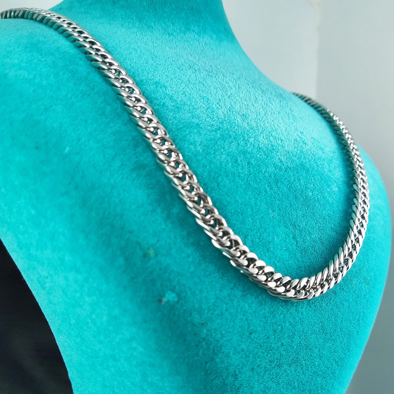 گردنبند مردانه سلین کالا مدل اسپرت طرح کارتیه COD-19 گردنبند مردانه سلین کالا مدل اسپرت طرح کارتیه COD-19