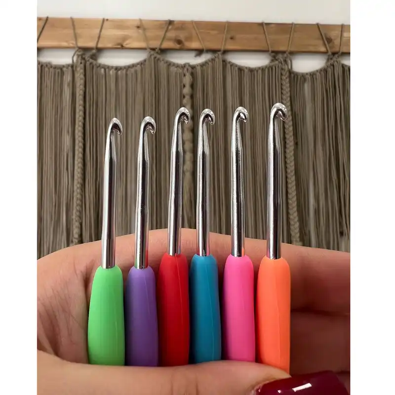 قلاب بافتنی مدل ZHLZ-3.0 به همراه سنجاق نشانه گذار بافتنی و سوزن دوخت کاموا مجموعه 4 عددی