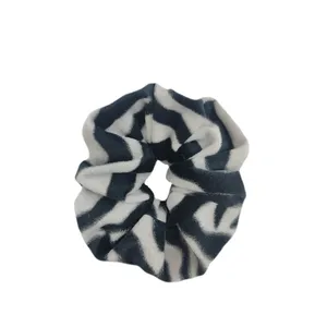 کش مو زنانه مدل اسکرانچی طرح گورخری