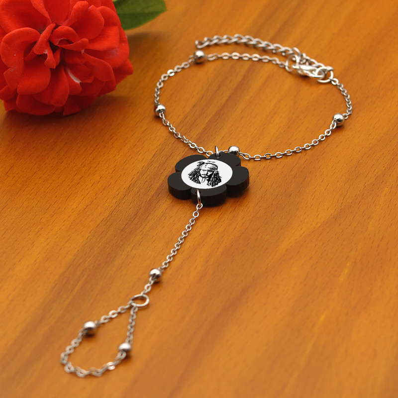 دستبند زنانه ناکسیگو مدل تمیمه طرح کاپیتان جک اسپارو کد TM11142 دستبند زنانه ناکسیگو مدل تمیمه طرح کاپیتان جک اسپارو کد TM11142