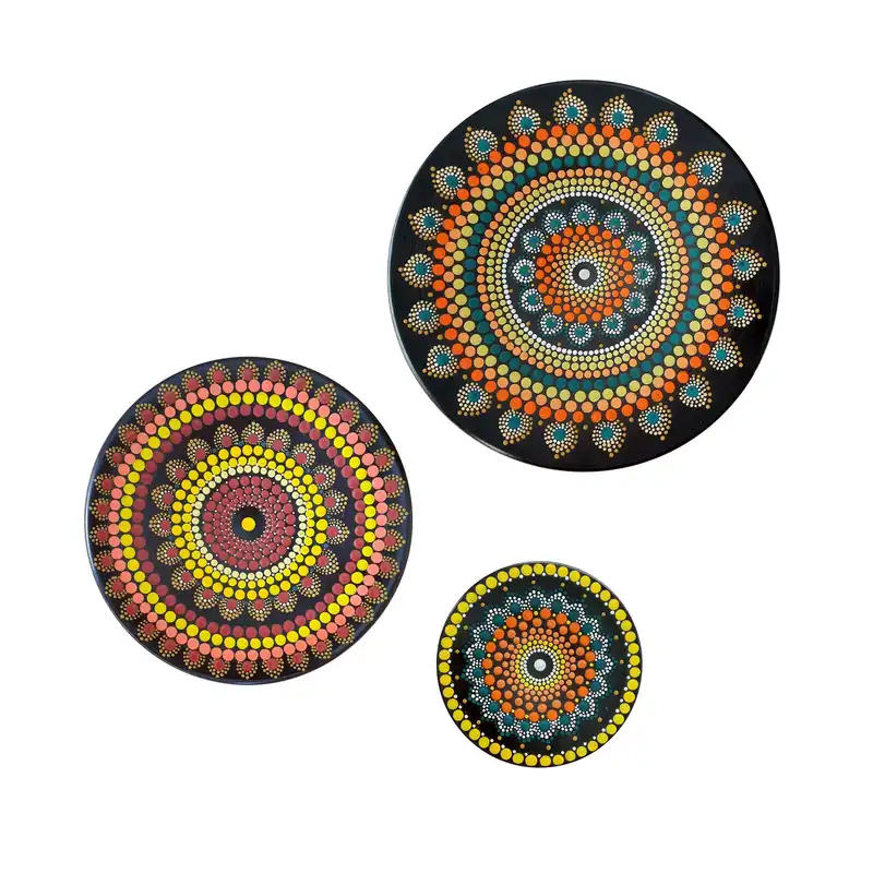 بشقاب دیوارکوب سفالی طرح نقطه کوبی مدل KHORSHID مجموعه 3 عددی