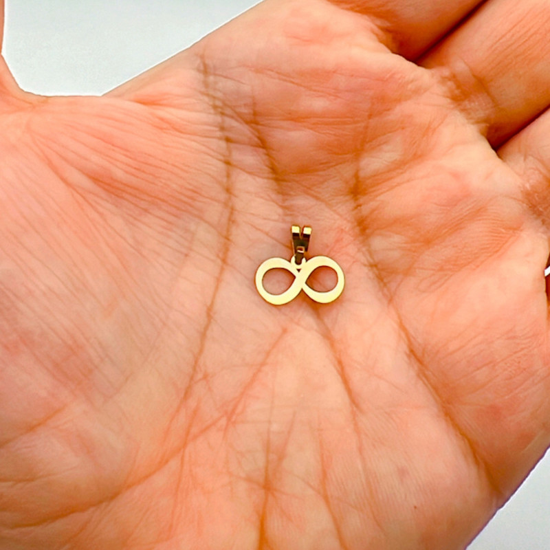 آویز گردنبند طلا 18 عیار زنانه گالری صادقی طرح بی نهایت