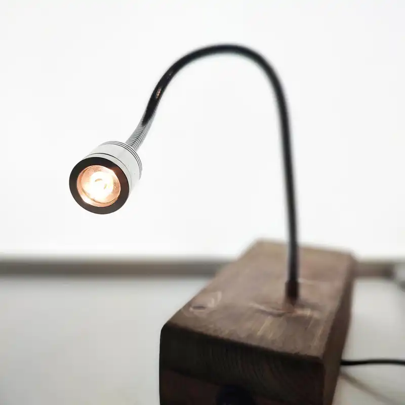 چراغ مطالعه مدل فلورا شارژی کد F520