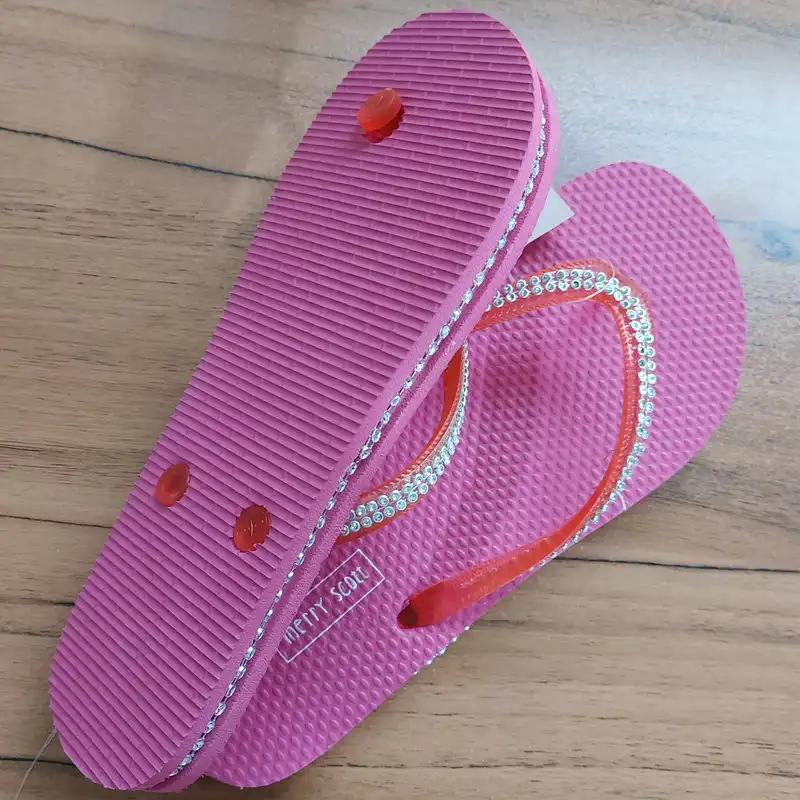 دمپایی لاانگشتی زنانه مدل نگین دار