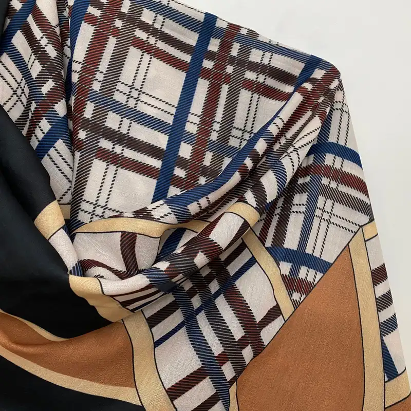 روسری زنانه مدل نخی چهارفصل قواره بزرگ کد 1744