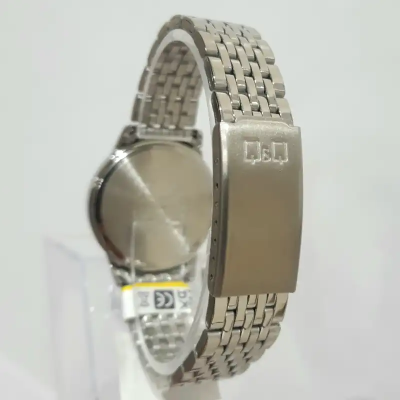 ساعت مچی عقربه ای زنانه کیو اند کیو مدل QZ81J202Y