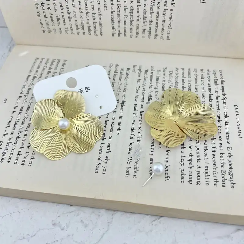 گوشواره زنانه مدل گل E5237