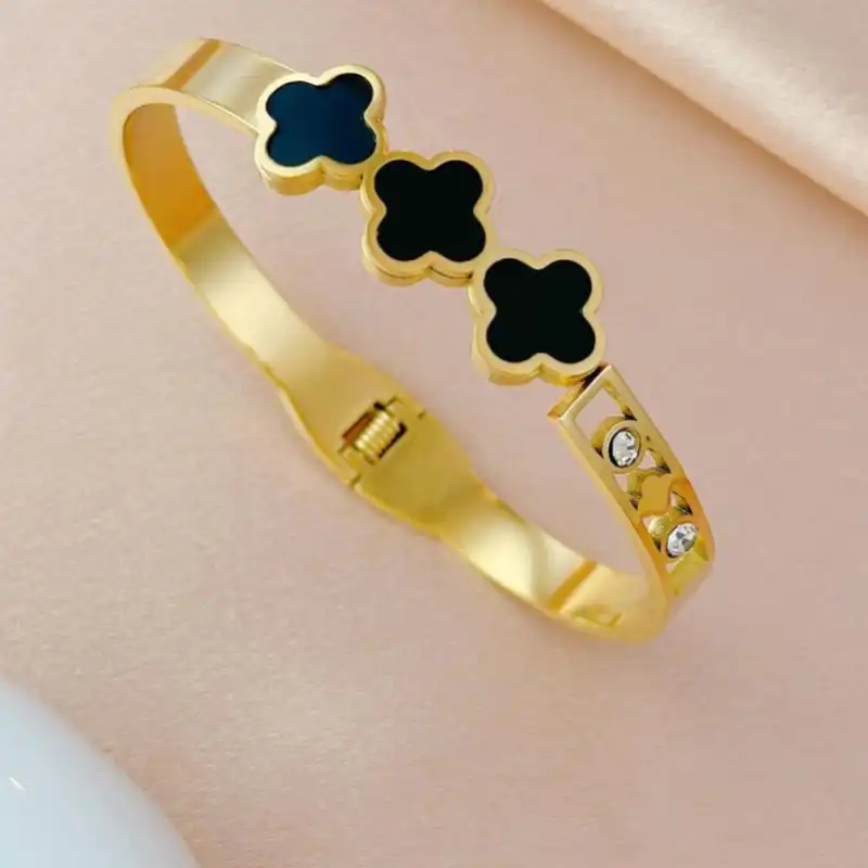 دستبند النگویی زنانه مدل گل چهار پر شبدر