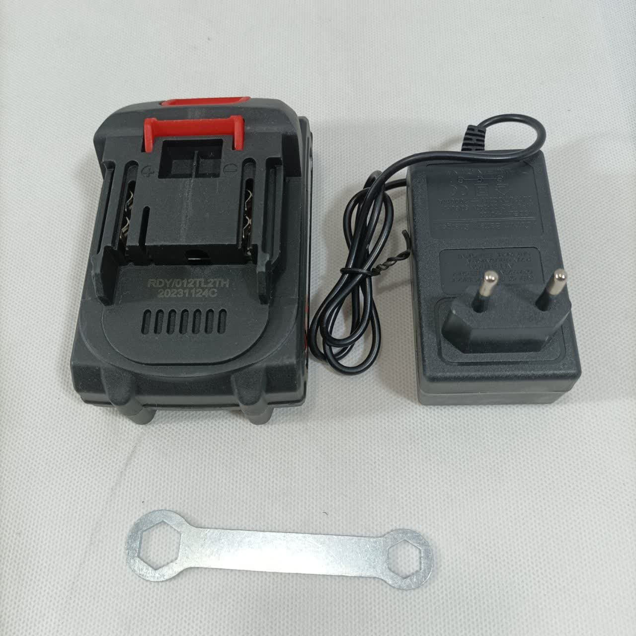 اره زنجیری شارژی میلواکی مدل RD-8002 اره زنجیری شارژی میلواکی مدل RD-8002