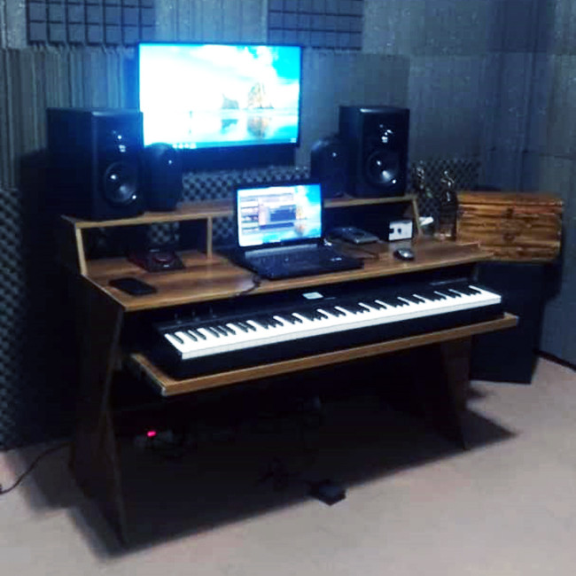 میز استودیو مدل  DL82M