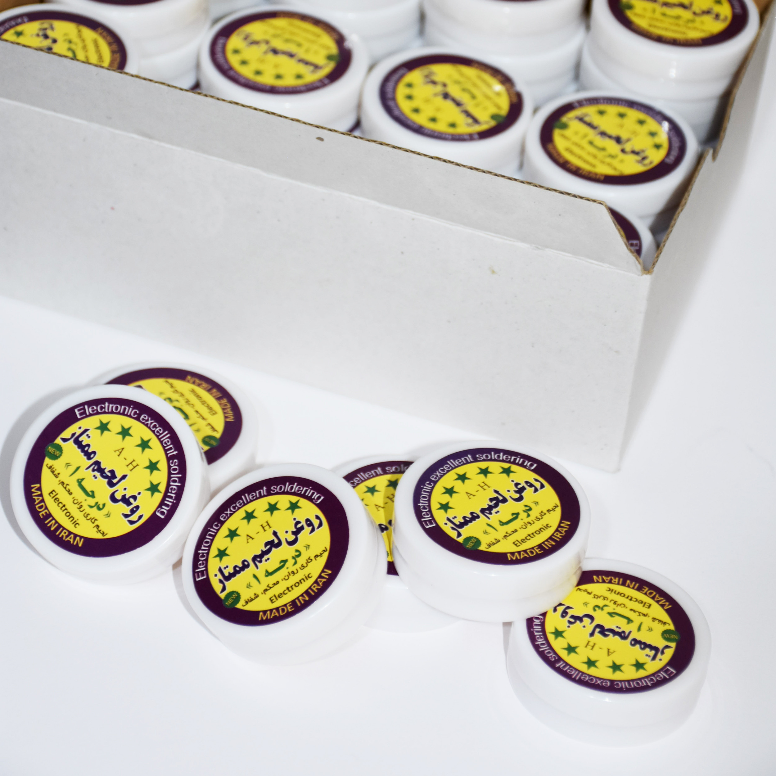 روغن لحیم مدل ممتاز وزن 20 گرم بسته 48 عددی روغن لحیم مدل ممتاز وزن 20 گرم بسته 48 عددی