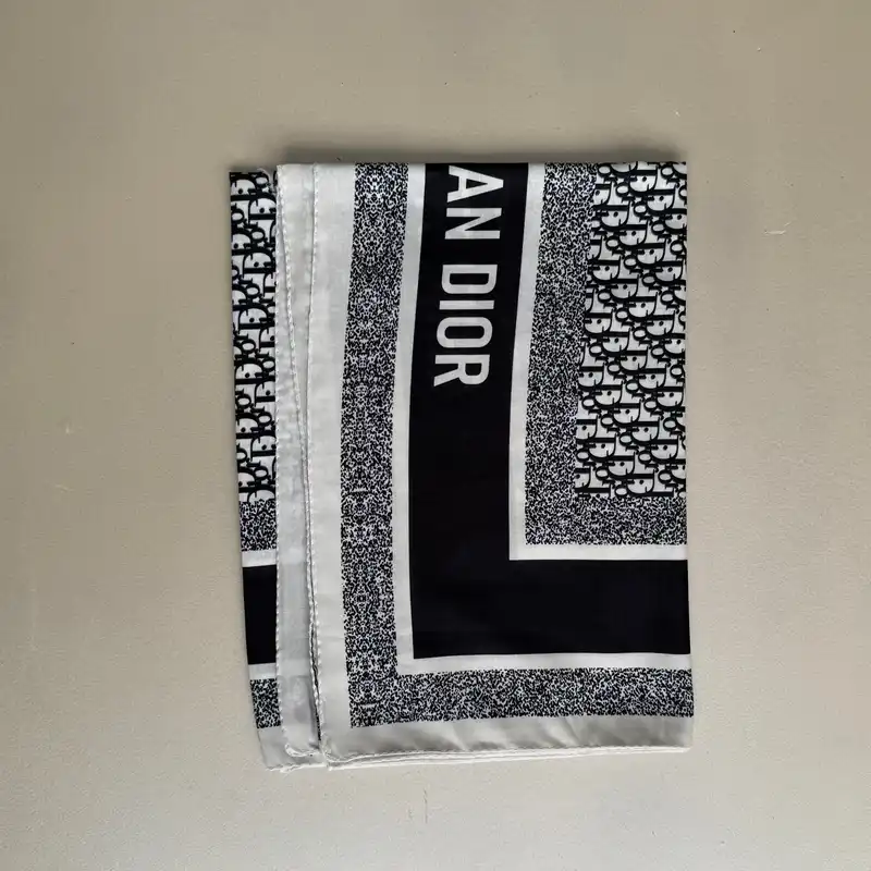 شال زنانه مدل نخی تابستانی حاشیه خط دار